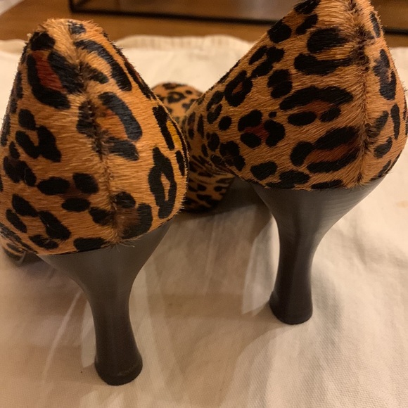 BCBGirls leopard print calf hair pumps with chain detail size 9 - Picture 5 of 8